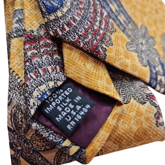 Jos A. Banks 100% Silk Paisley Tie - Picture 5 of 6